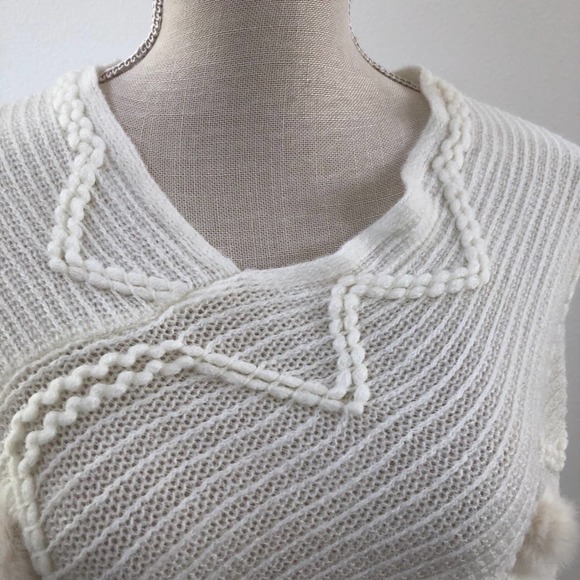 Cream color soft poncho - Picture 3 of 10